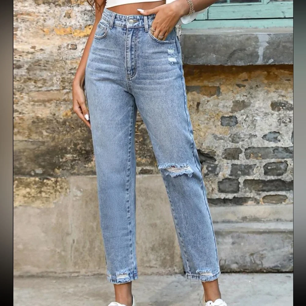Ripped Frayed Hem Mom Jeans light wash color - Picture 3 of 10